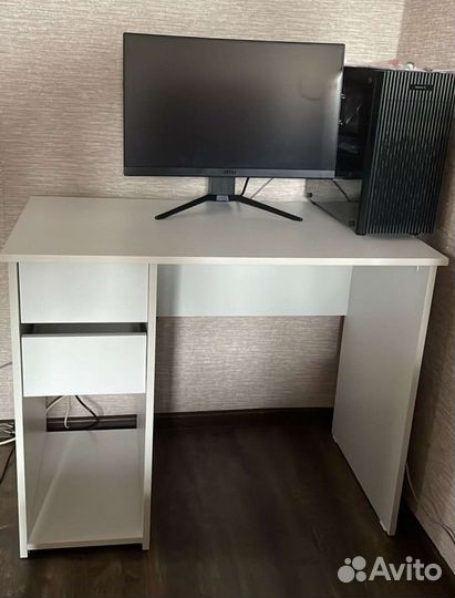 Письменный стол