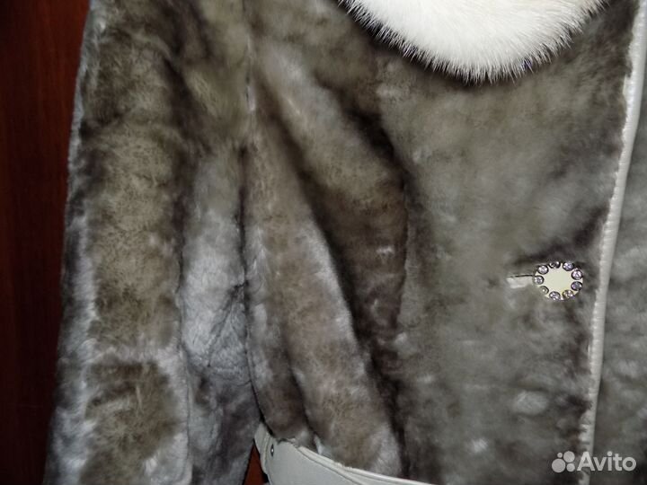 Мутоновая шуба с норковыми вставками