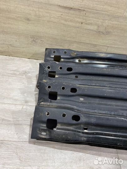 Усилитель переднего бампера Toyota Camry V 70