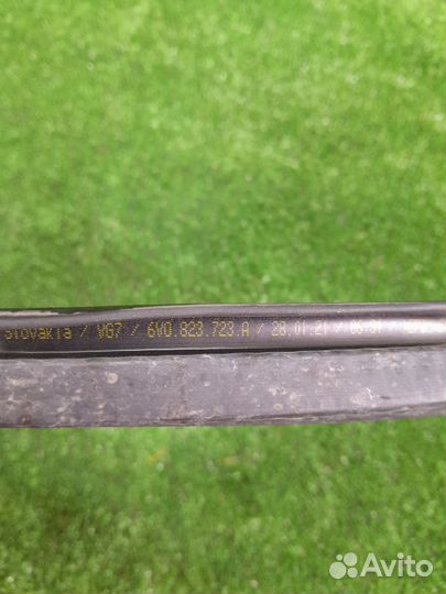 Уплотнитель капота шкода рапид 2