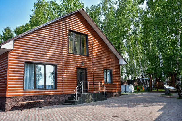 Коттедж 200 м² на участке 10 сот.
