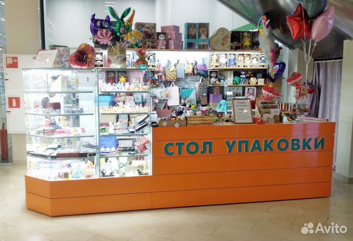 Витрина для магазина подарков