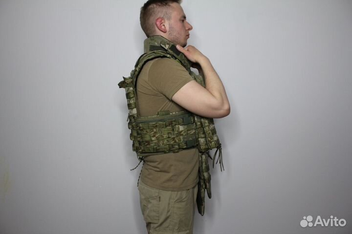 Плитник с подсумками и защиты шеи