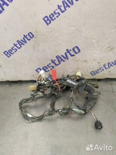 Электропроводка двери передняя левая Mitsubishi