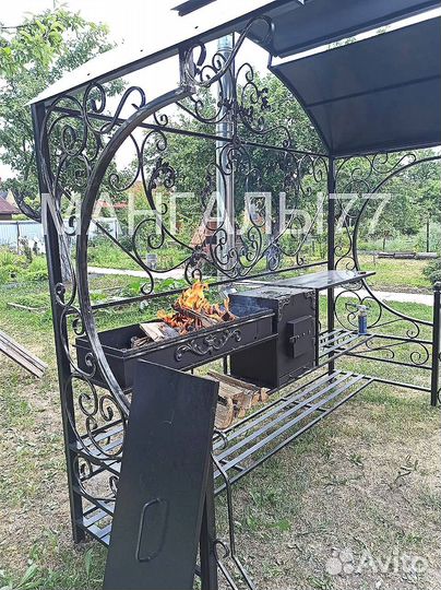 Мангал с крышей