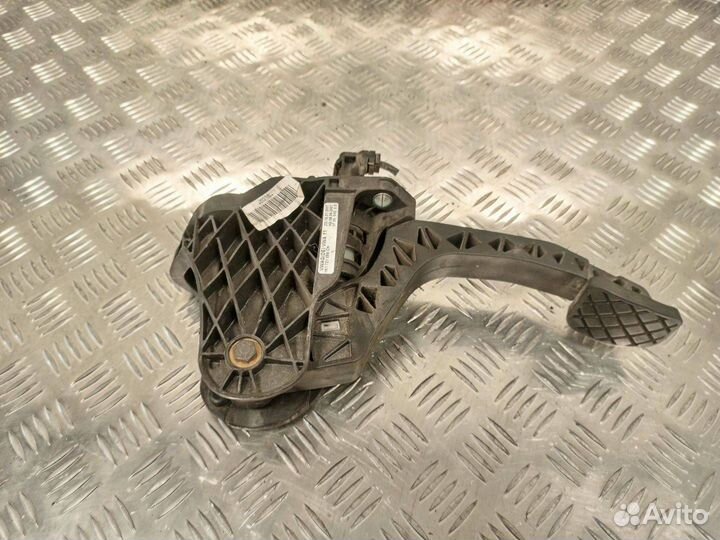 Педаль сцепления Skoda Octavia 2 (A5)