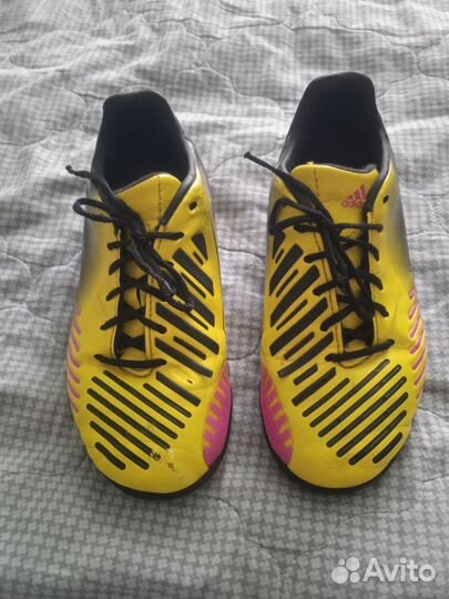 Футбольные бутсы adidas 30р