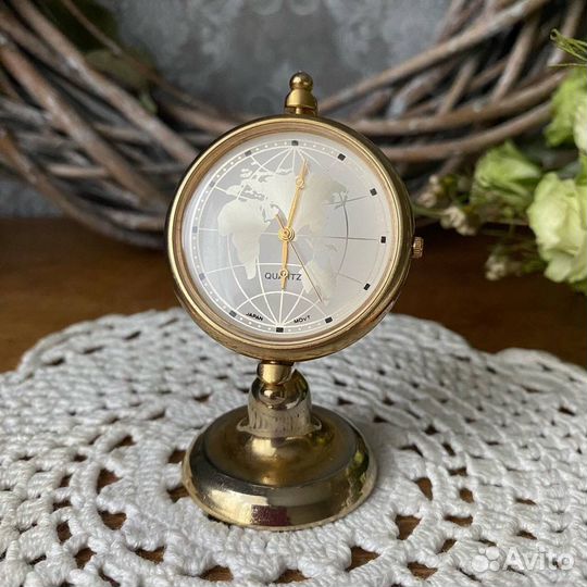 Часы глобус