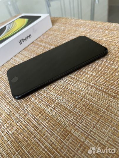 Телефон iPhone se 2020