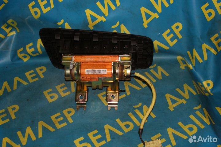 Подушка безопасности в торпедо Nissan Cube