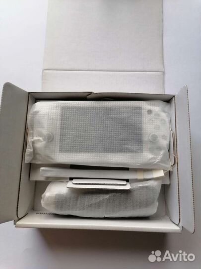 Ps vita slim White pch-2000, Японская версия