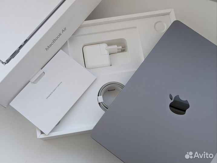 Apple MacBook Air 13 M2 2022 256gb 36 циклов