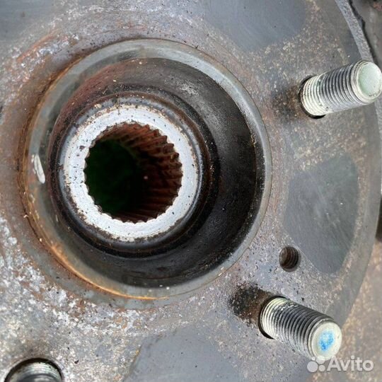 Ступица передняя правая Suzuki Escudo/ Grand