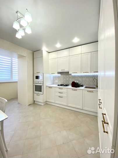 Кухня на заказ с доводчиками