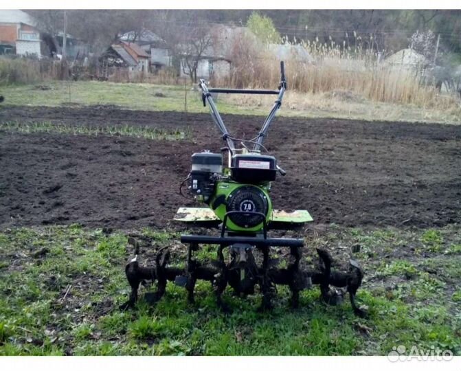 Вспашка земли мотоблоком