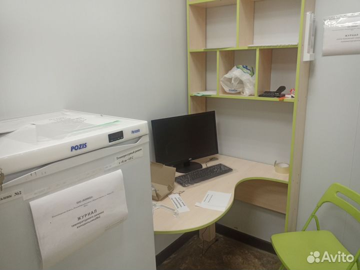 Стеклянная витрина с подсветкой бу, холодильники