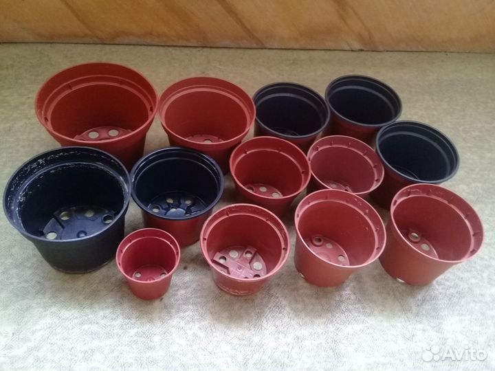 Горшки пластмассовые и кашпо