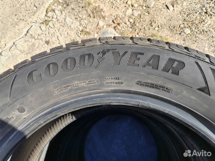 Goodyear UltraGrip Ice 235/60 R18 107T