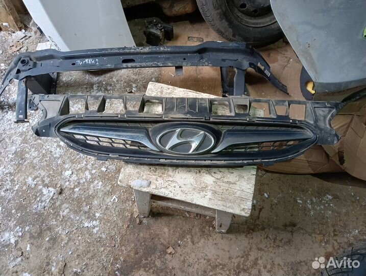 Решётка радиатора Hyundai Solaris 1