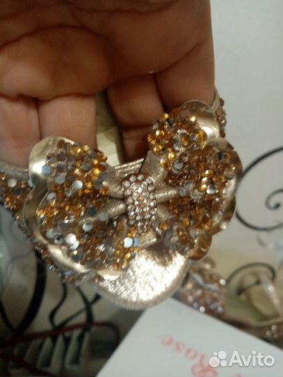 Очень красивые праздничные туфли 34-35