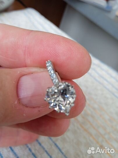 Серьги с кристаллами в виде сердца