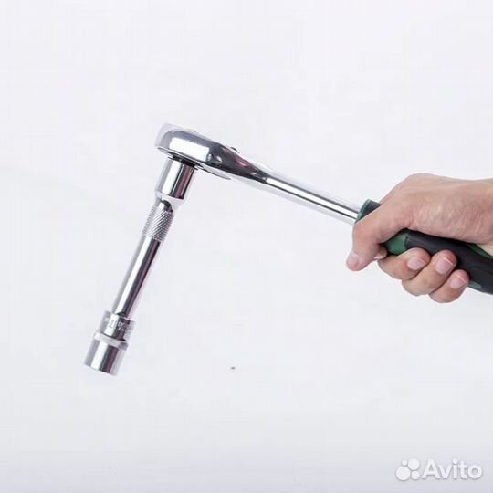 Набор инструментов в чемодане