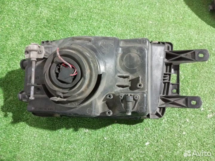 Фара галогеновая правая Mitsubishi Rvr N23W