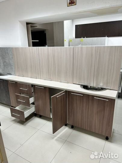 Кухонный гарнитур 2,4м