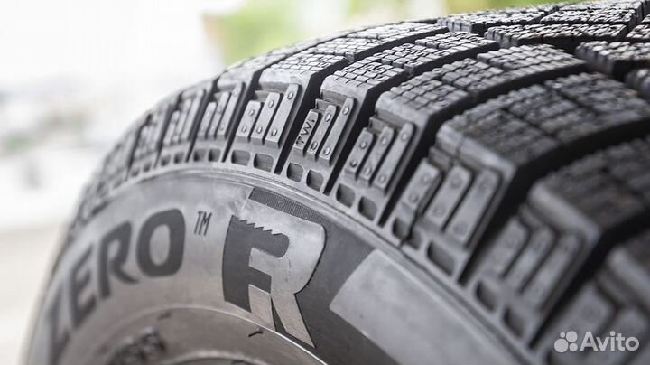 Pirelli Ice Zero FR 245/45 R18 100H