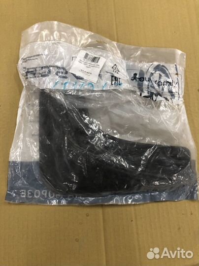 Брызговик передний правый opel zafira