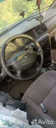Opel Vectra 1.8 МТ, 1996, 150 000 км
