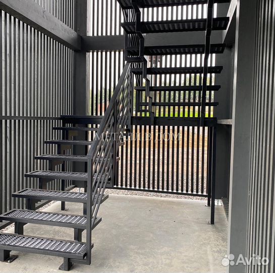 Металлическая лестница