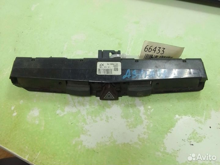 Кнопка аварийной сигнализации Opel Astra H L48 Z16
