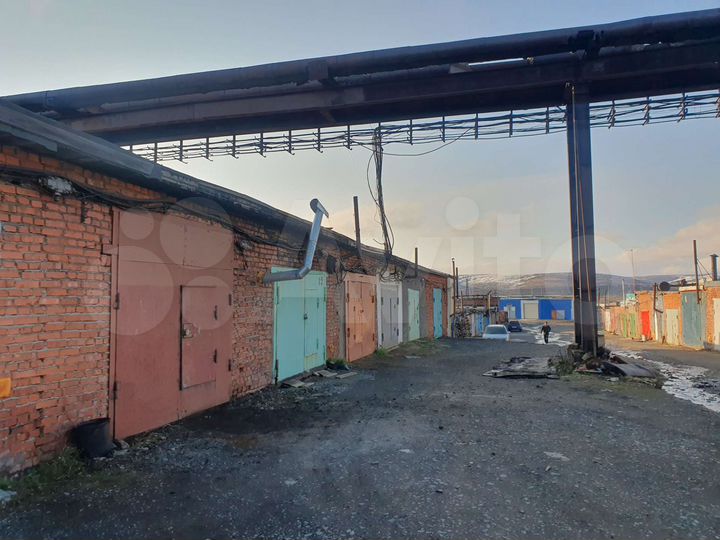 Гараж, > 30 м²