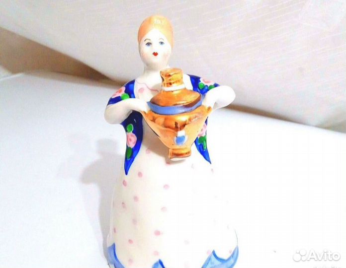 Статуэтка барышня с самоваром фарфор Дулево СССР