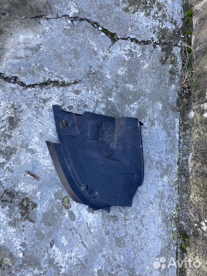 Крышка над мотором под капот на Фольцваген Т5