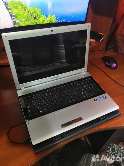 Ноутбук Samsung Rv520
