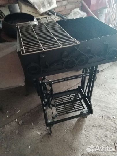 Мангал на колёсиках с тормозами
