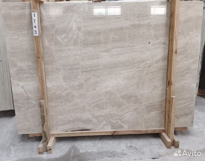 Белый мрамор