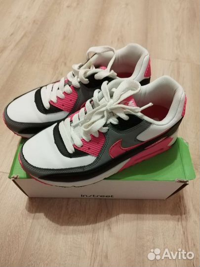 Кроссовки женские