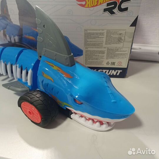 Игрушка машинка-акула на пульте управления