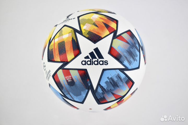 Профессиональный футбольный мяч Adidas