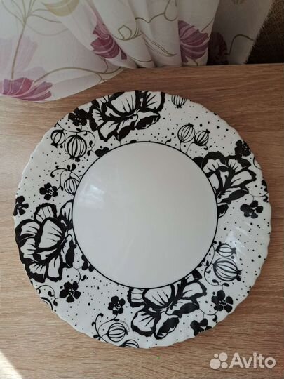Тарелки большие плоские