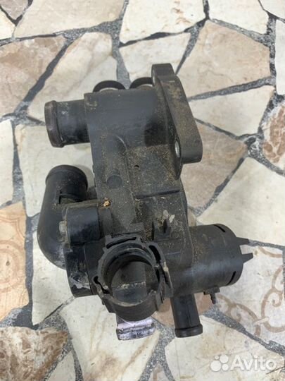 Корпус термостата Skoda Fabia хэтчбэк 1.4 BXW 2008