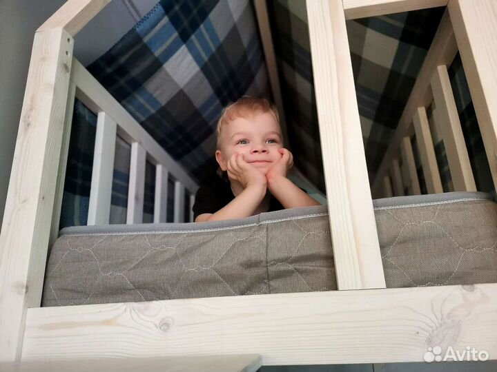 Детская двухярусная кровать домик