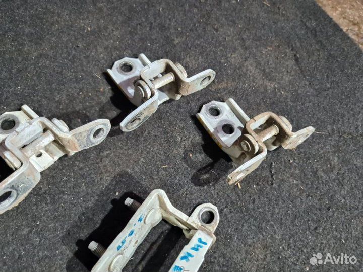 Петля двери Nissan Juke F15 1.6 DDT 2011