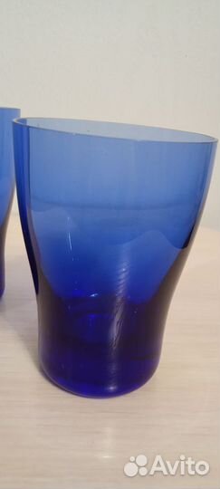 Стаканы из кобальтового синего стекла