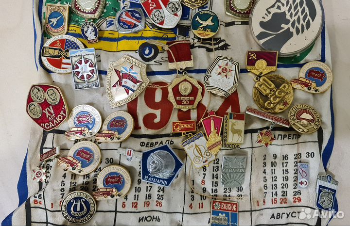 Значки. Вымпел с календарём 1984 года