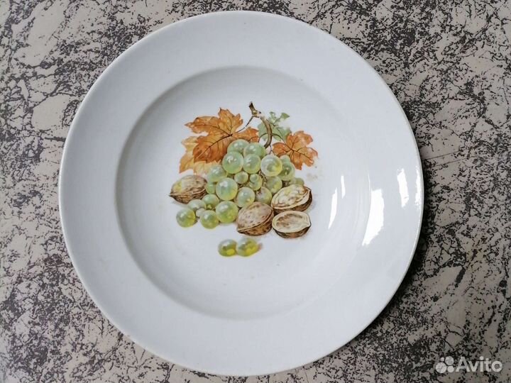Тарелка фарфоровая