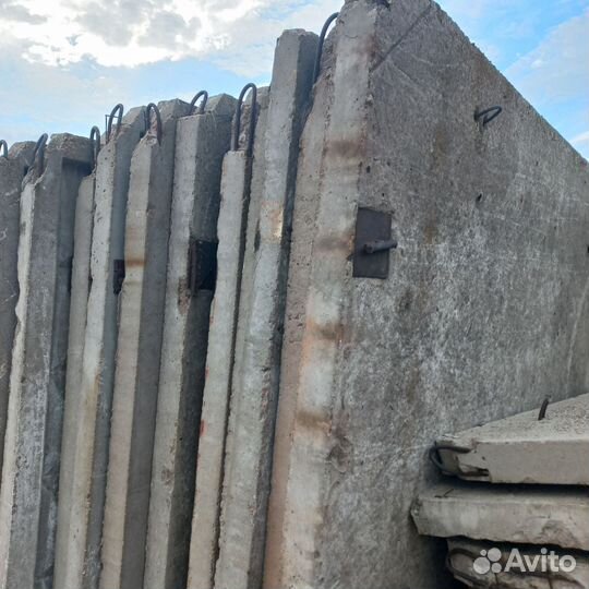 Бетонный забор отличный состояние